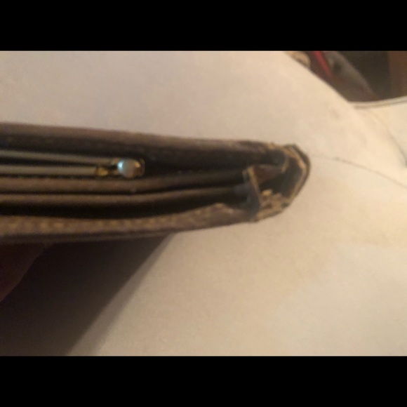 Authentic Vintage Gucci Wallet - Picture 4 of 9